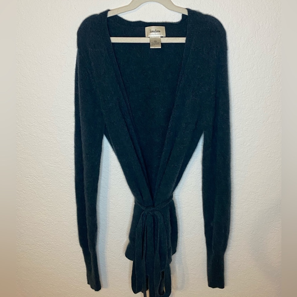 Neimann Marcus Cashmere Sweater size M